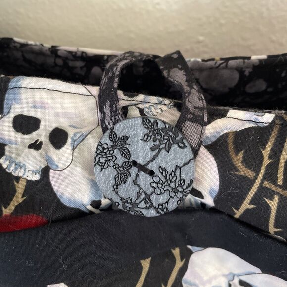 SKULL and ROSES Tote Bag with Multiple Pockets Bingo Craft 12 x 8‎ x 4.5 inches - Picture 3 of 11